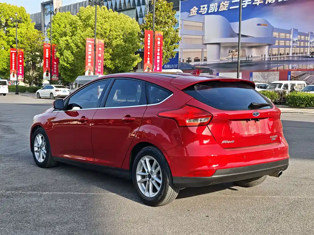 Ford Focus 2017 EcoBoost 180 AT Elite