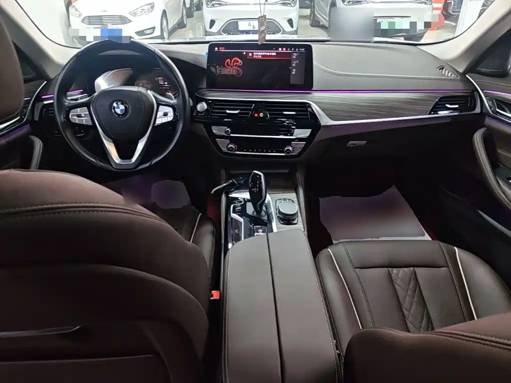 BMW 5 Series — миниатюра 10