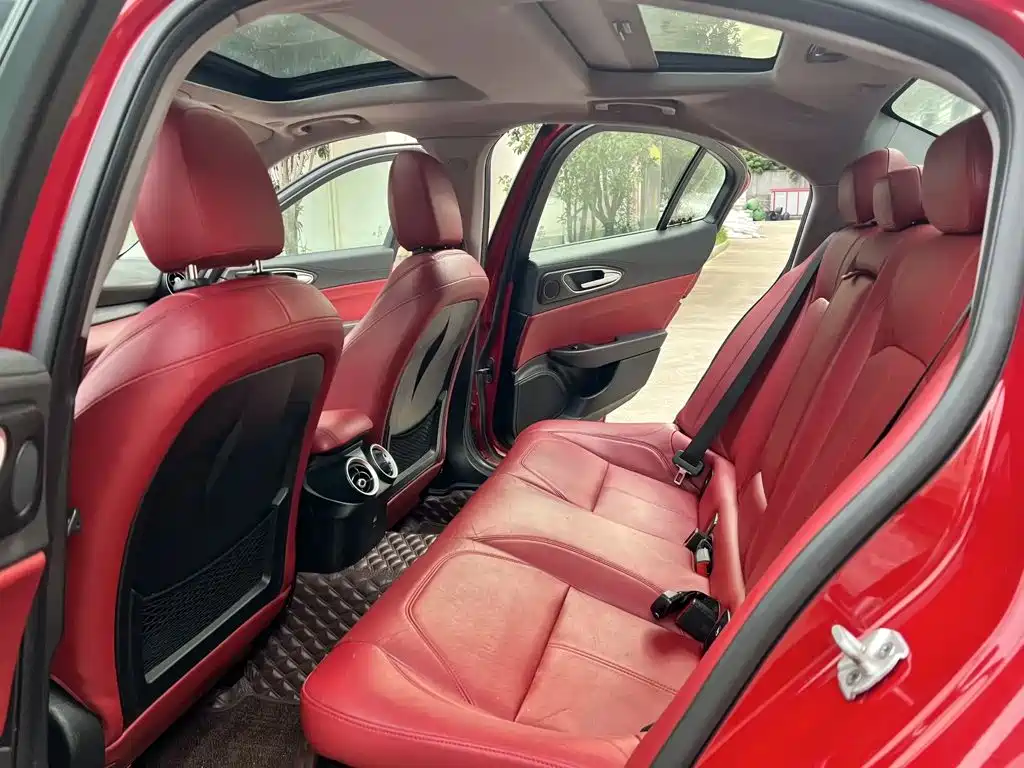 Alfa Romeo Giulia — миниатюра 13