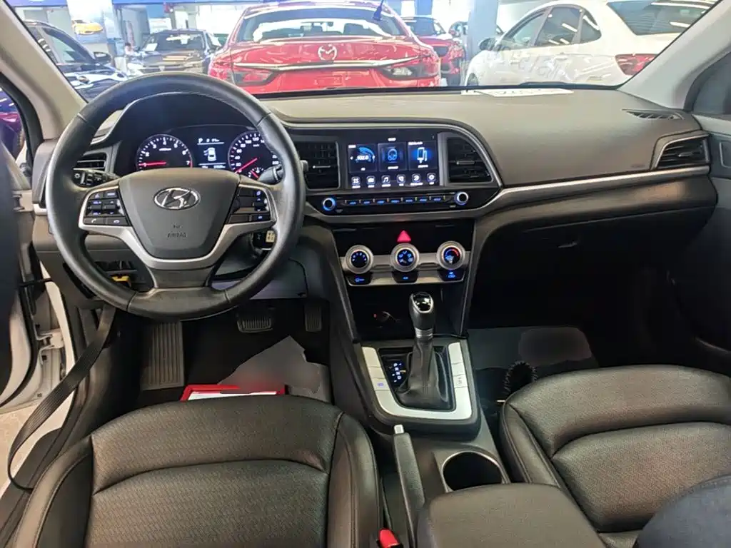 Hyundai Elantra — миниатюра 10