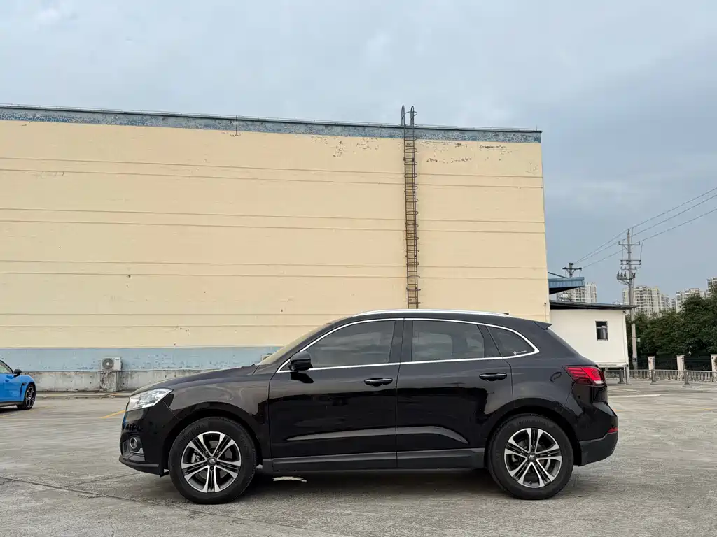 Borgward BX7 — миниатюра 5