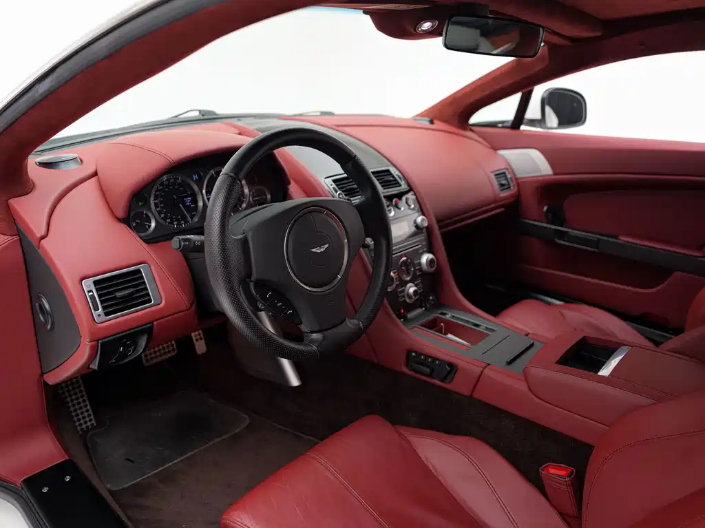 Aston Martin V8 Vantage — миниатюра 9
