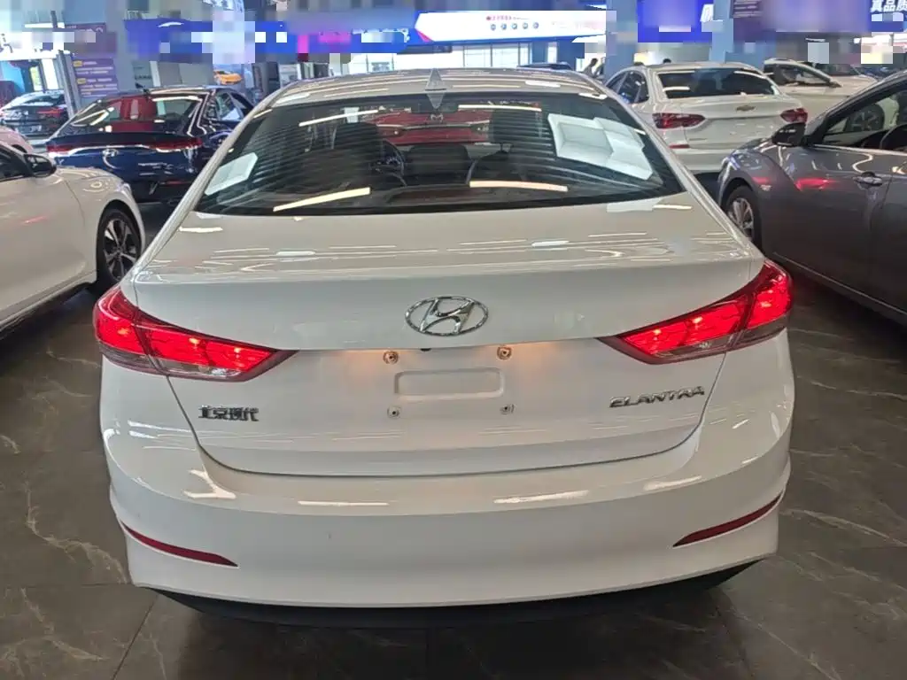 Hyundai Elantra — миниатюра 6
