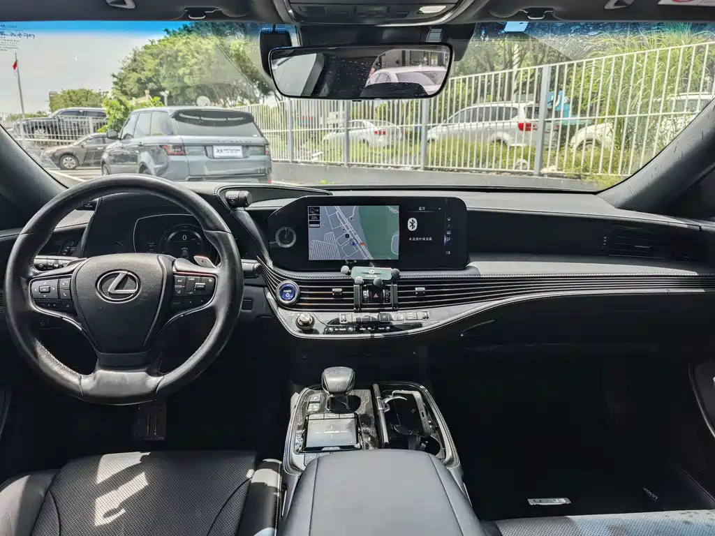 Lexus LS — миниатюра 6