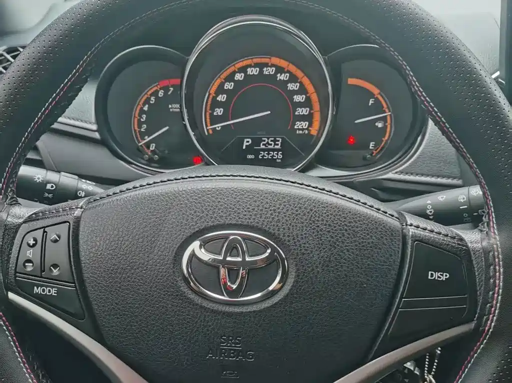 Toyota Yaris L — миниатюра 6