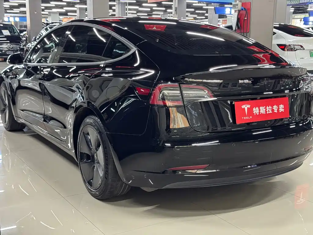 Tesla Model 3 — миниатюра 7