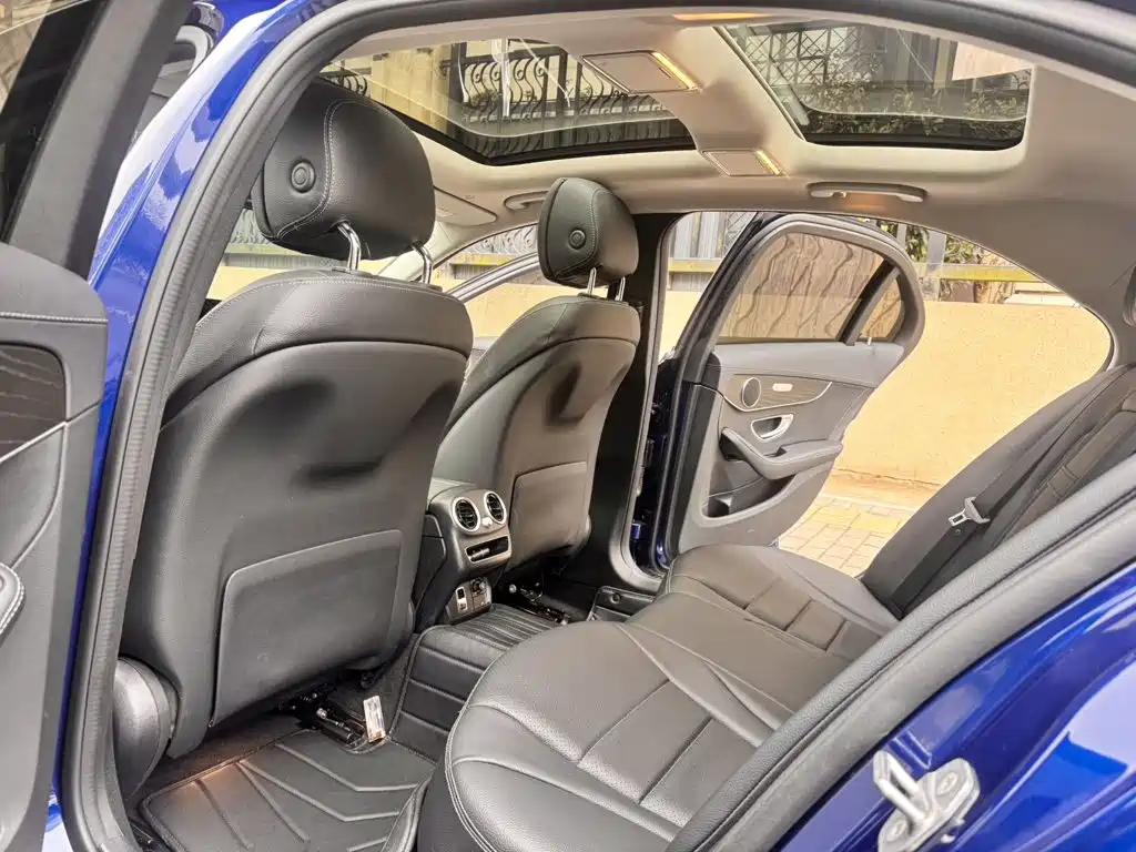 Mercedes-Benz C-Class — миниатюра 6