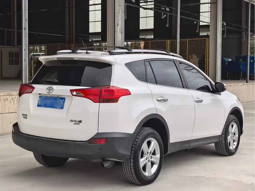 Toyota RAV4 — миниатюра 6