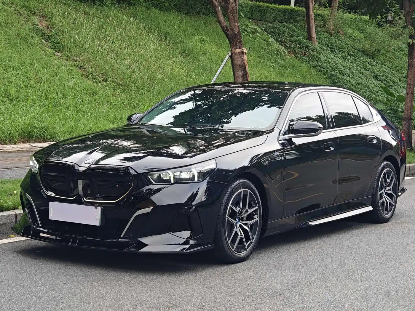 BMW i5