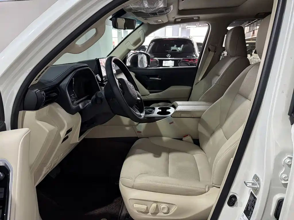 Toyota Land Cruiser 2025 4.0L AT