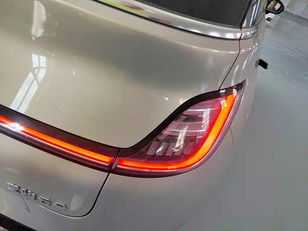 Baojun Yunduo — миниатюра 8