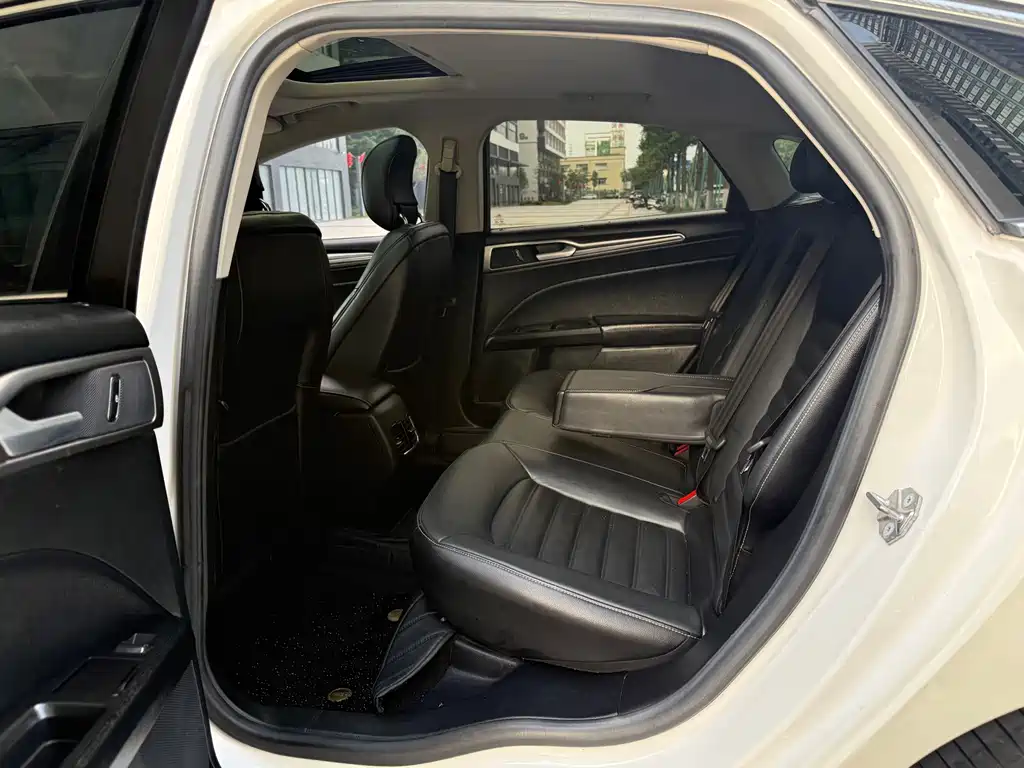 Ford Mondeo — миниатюра 12