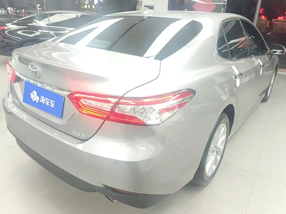 Toyota Camry — миниатюра 3