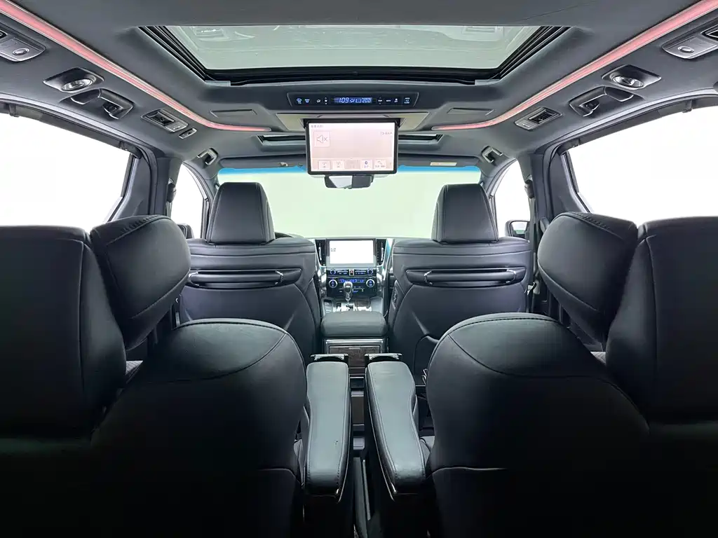 Toyota Alphard — миниатюра 10