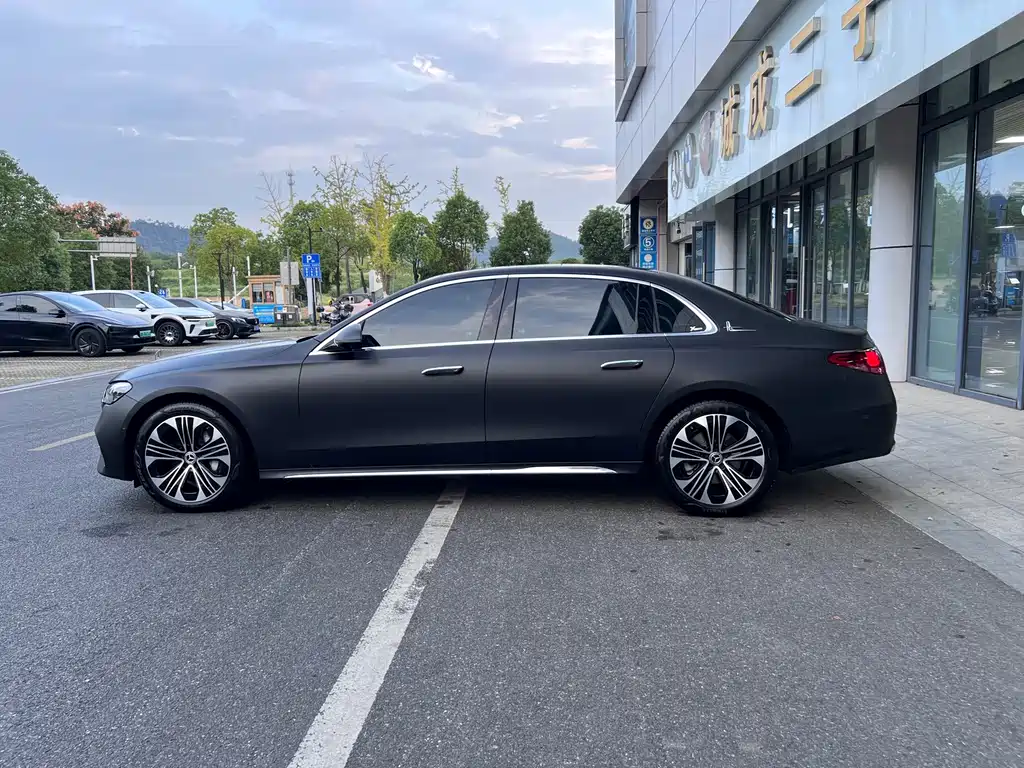 Mercedes-Benz E-Class — миниатюра 7