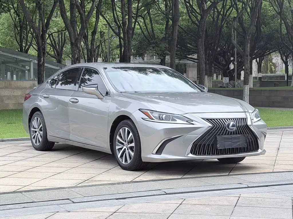 Lexus ES 2018 300h V