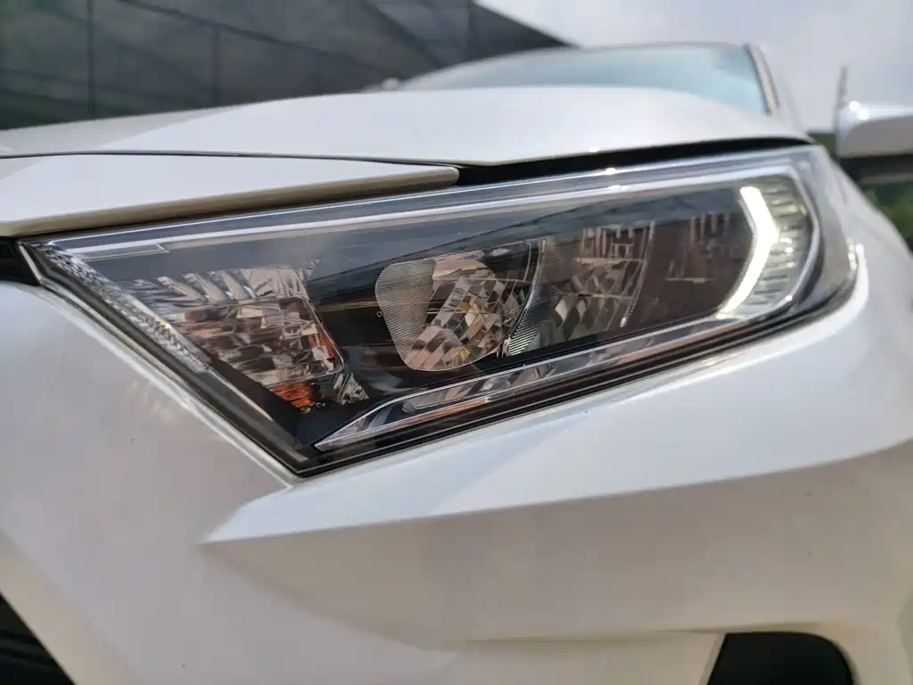 Toyota RAV4 — миниатюра 17