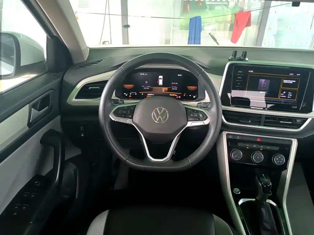 Volkswagen T-Roc — миниатюра 11