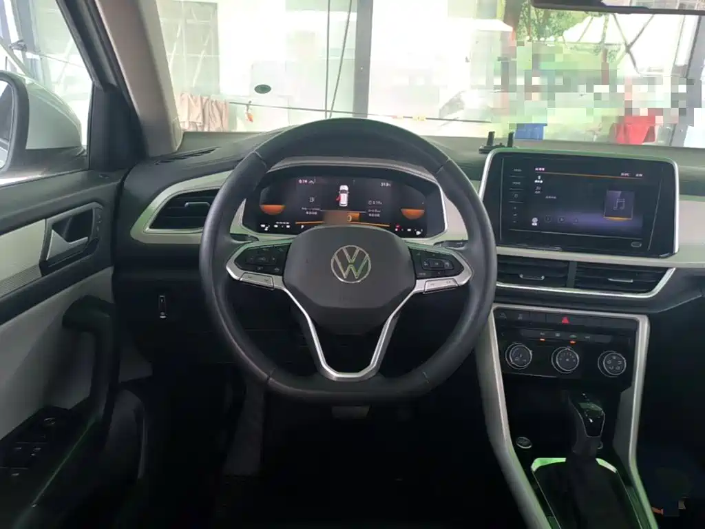 Volkswagen T-Roc — миниатюра 11