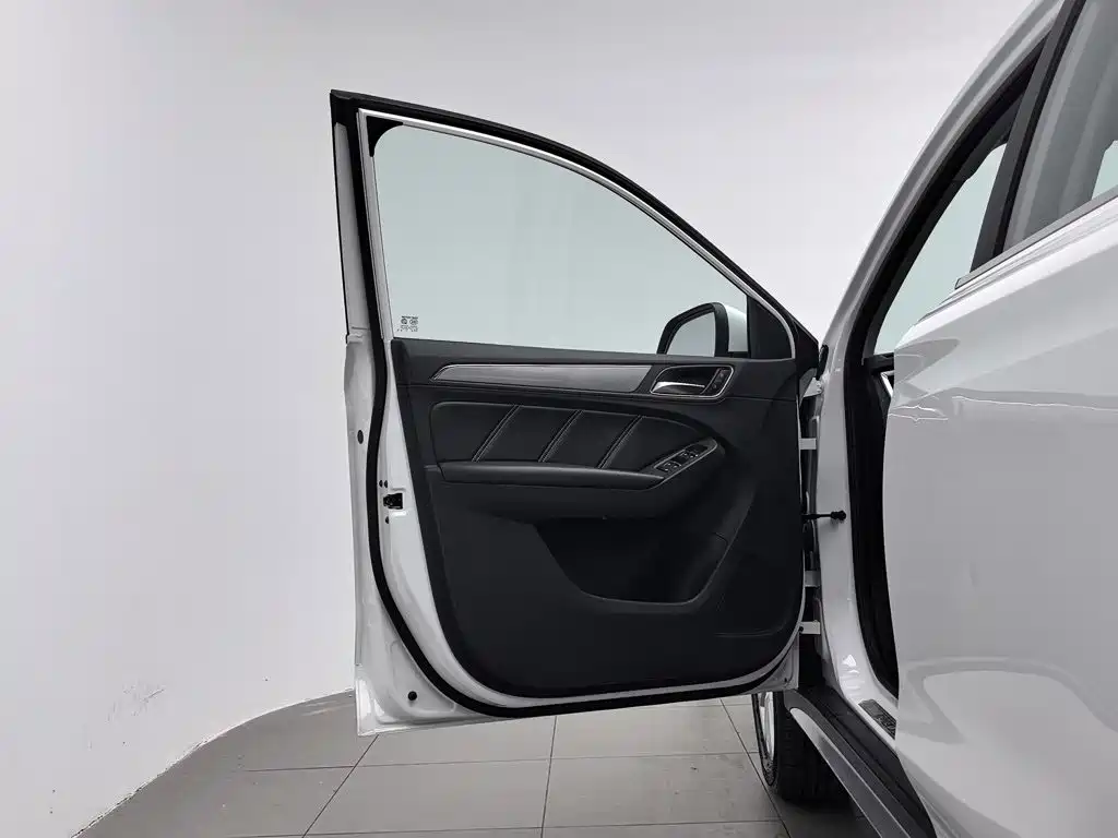 Roewe RX5 — миниатюра 8