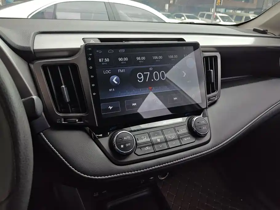 Toyota RAV4 — миниатюра 13