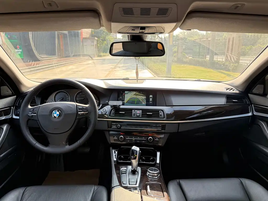 BMW 5 Series — миниатюра 23
