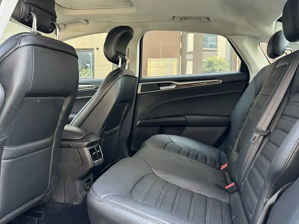 Ford Mondeo 2013 2.0L GTDi200 Fashion