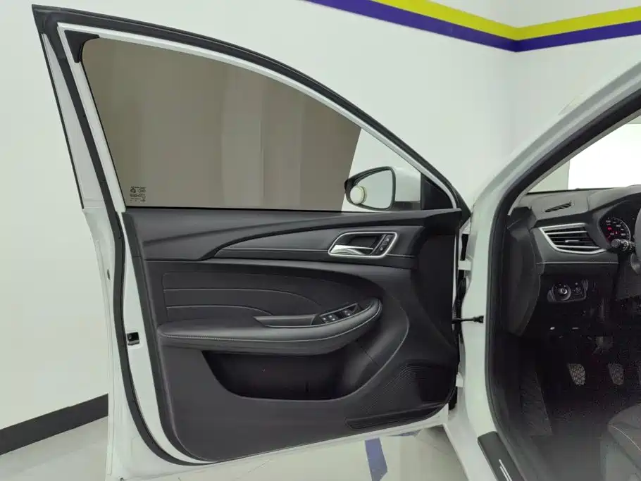 Roewe i5 — миниатюра 7