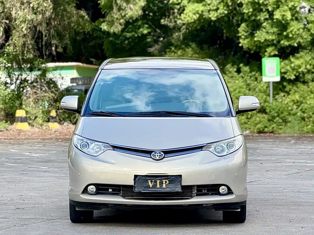 Toyota Previa — миниатюра 2