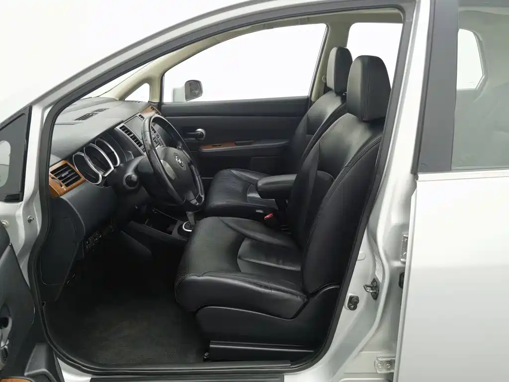 Nissan Tiida — миниатюра 10