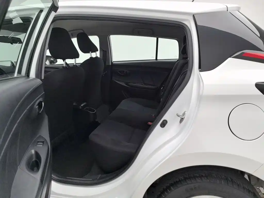 Toyota Yaris L — миниатюра 15
