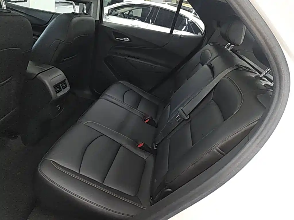 Chevrolet Equinox — миниатюра 17