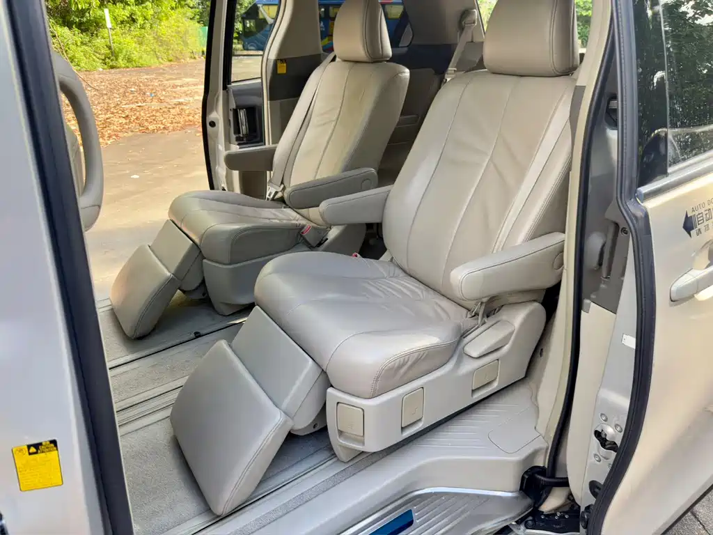 Toyota Previa — миниатюра 5