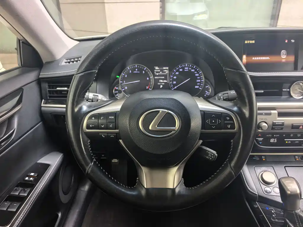 Lexus ES 2017 200 30