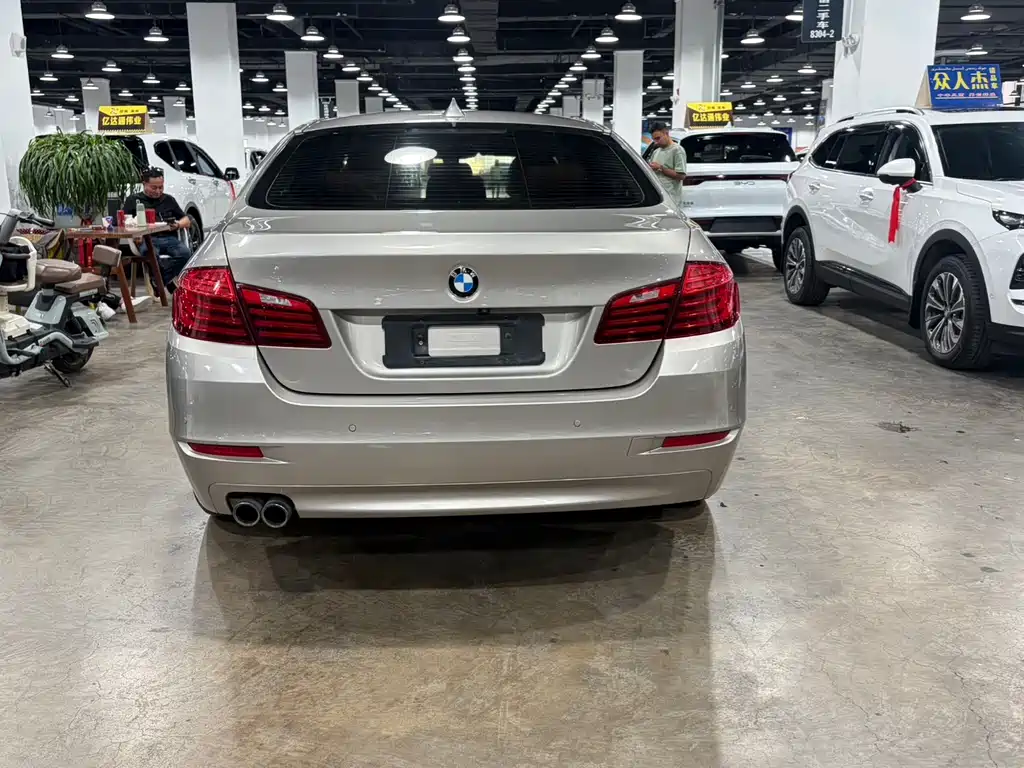 BMW 5 Series — миниатюра 5