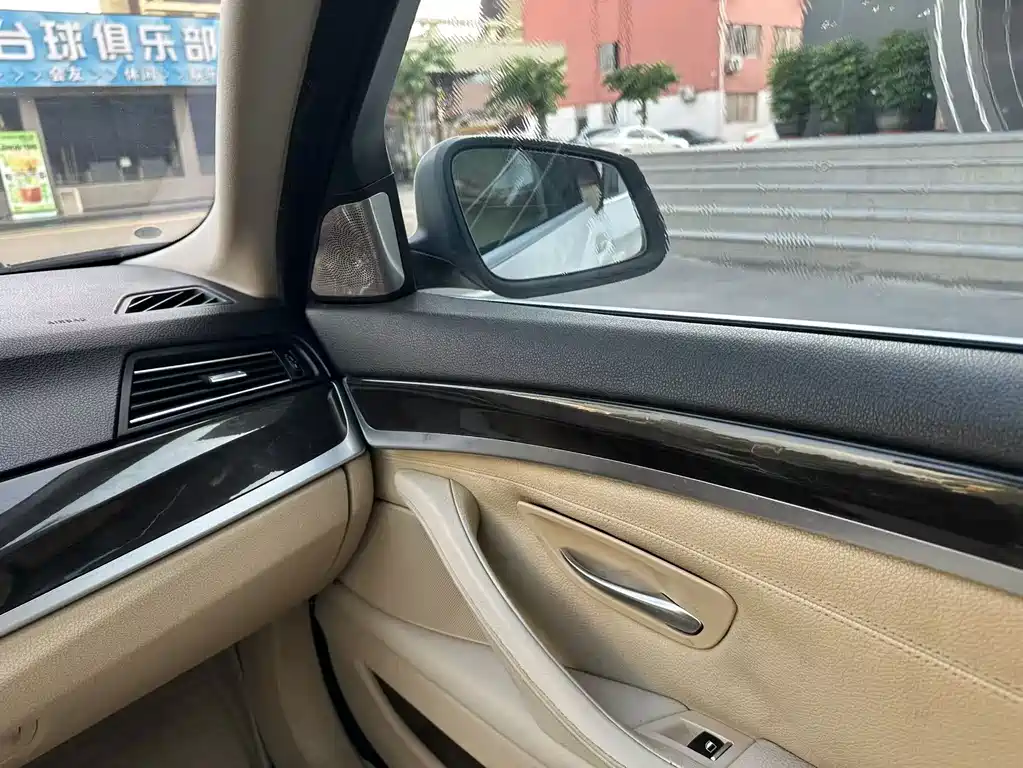 BMW 5 Series — миниатюра 14