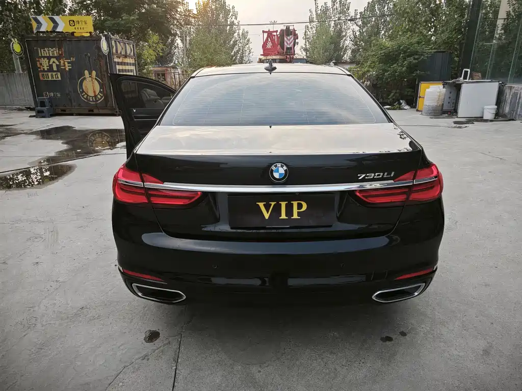 BMW 7 Series — миниатюра 9