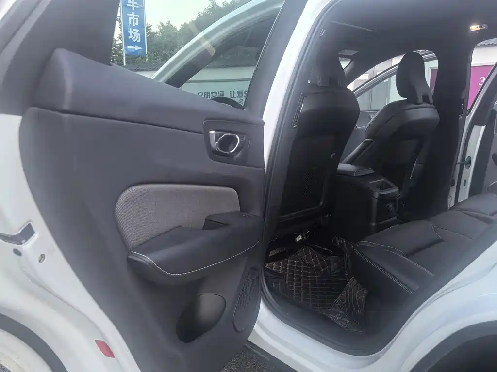 Volvo XC60 PHEV — миниатюра 24