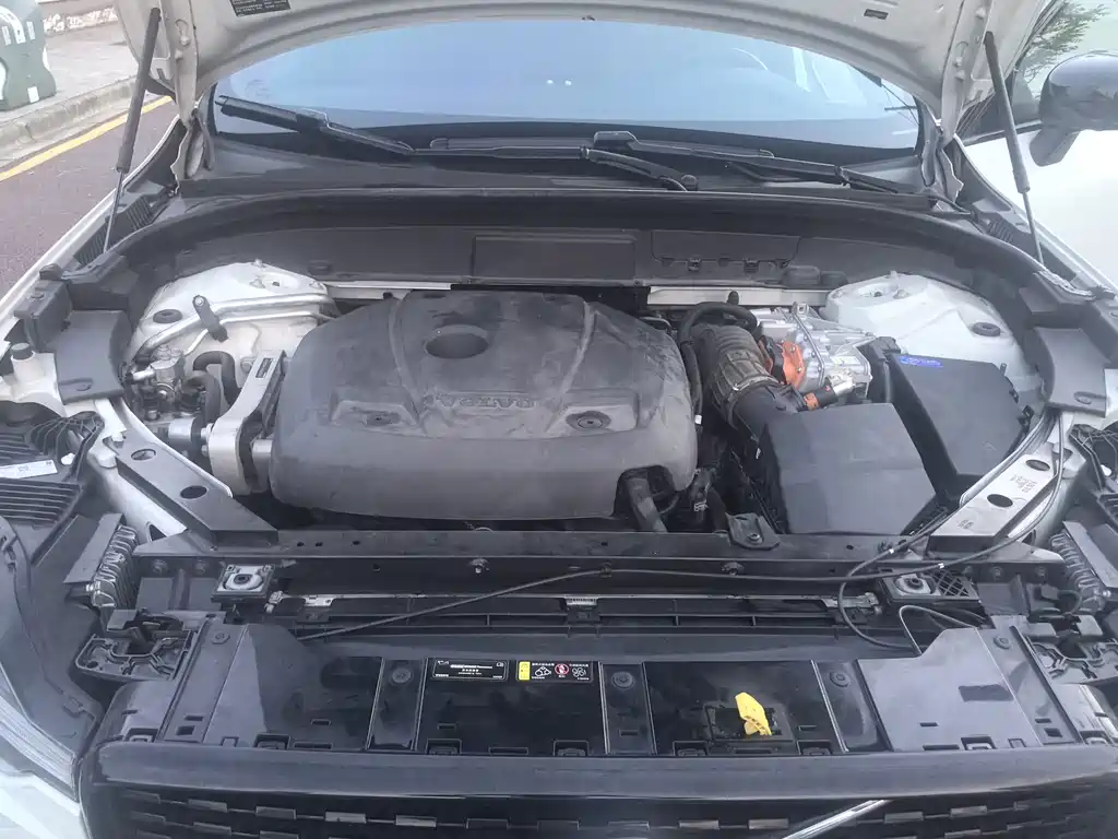 Volvo XC60 PHEV — миниатюра 25