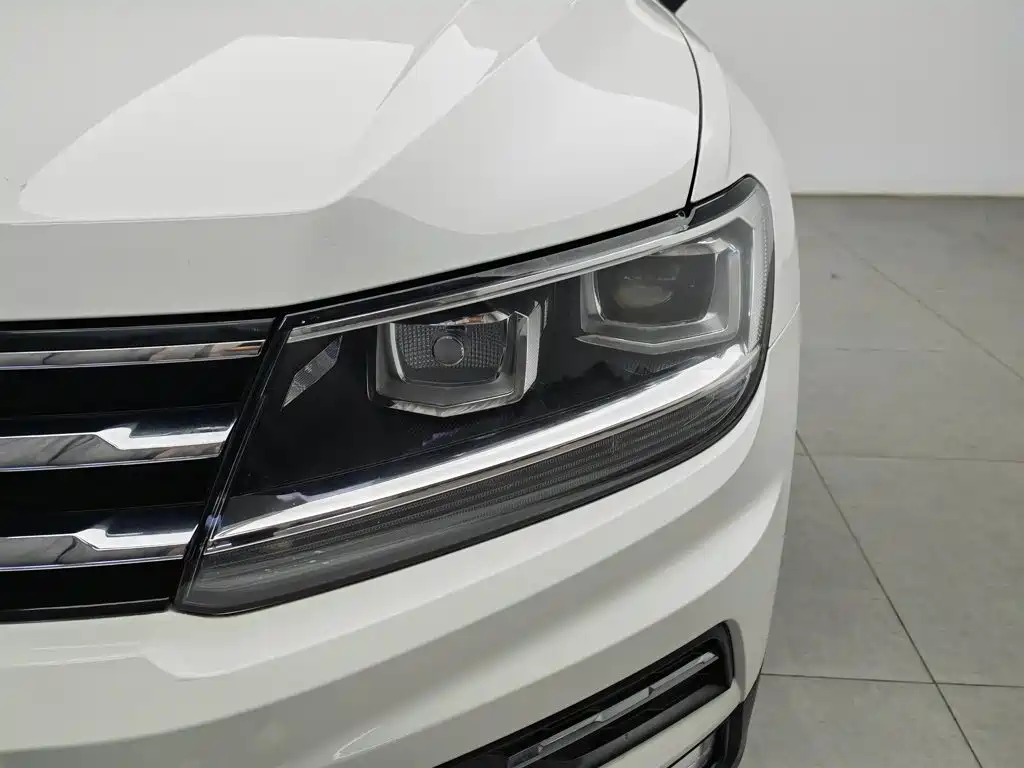 Volkswagen Tiguan L L 2017 330TSI AT Comfort