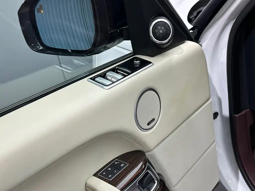 Land Rover Range Rover — миниатюра 10