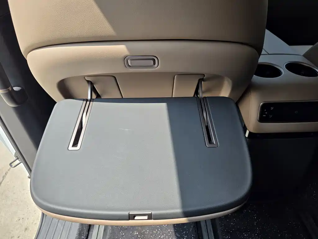Li Auto MEGA 2025 Home