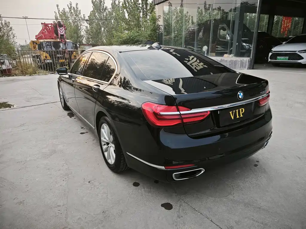 BMW 7 Series — миниатюра 10