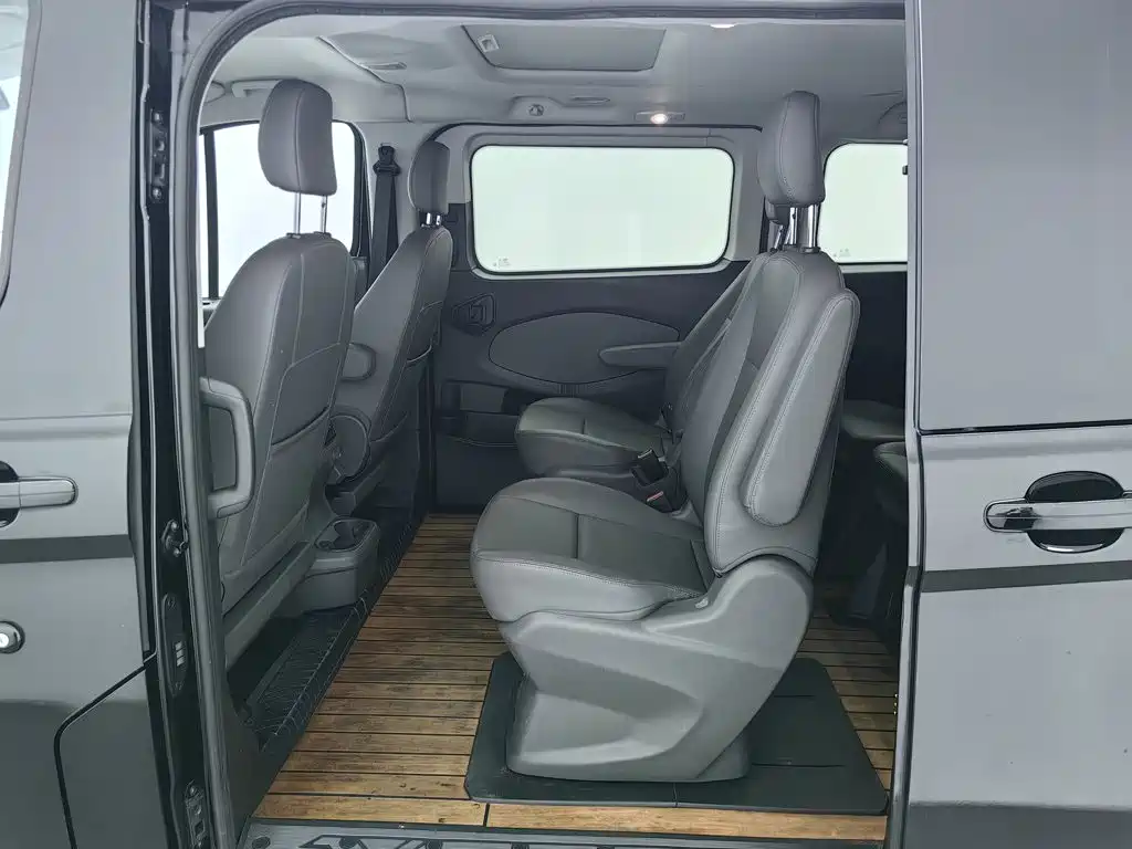 Ford Tourneo — миниатюра 15