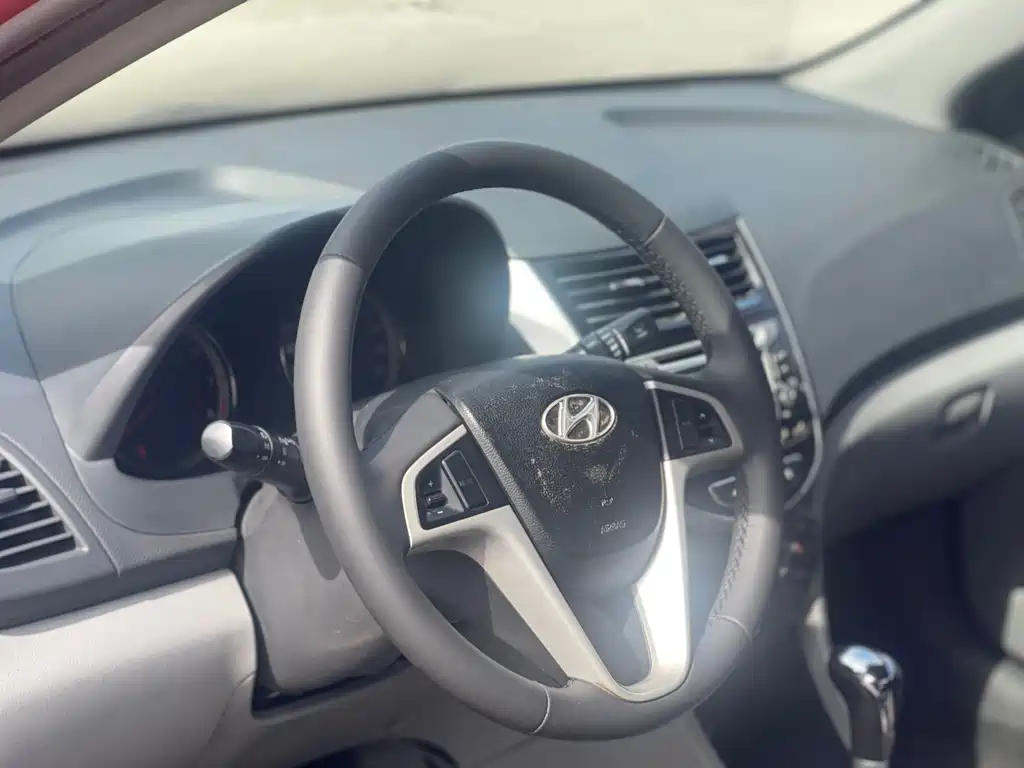 Hyundai Verna — миниатюра 7