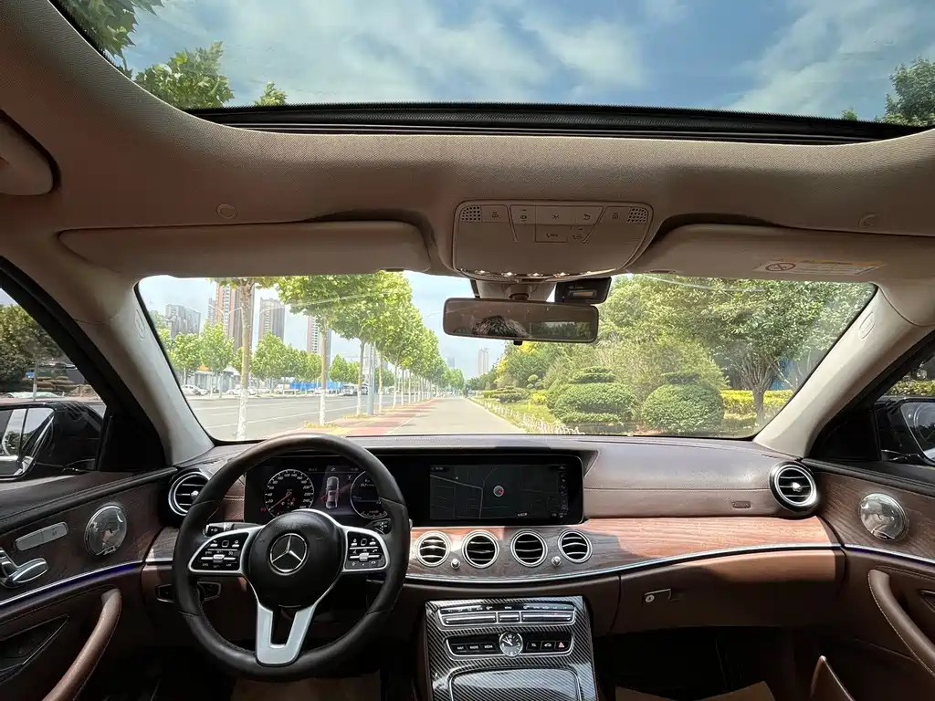 Mercedes-Benz E-Class — миниатюра 4