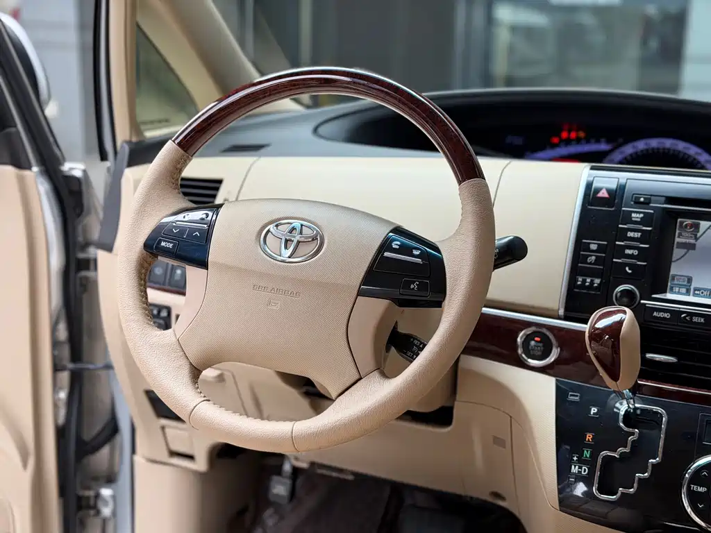 Toyota Previa — миниатюра 8