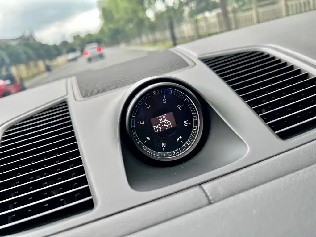 Porsche Cayenne — миниатюра 19