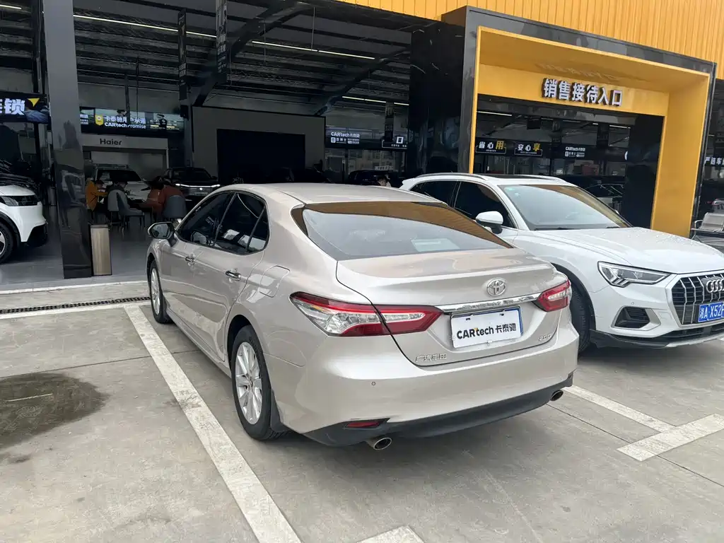 Toyota Camry — миниатюра 9