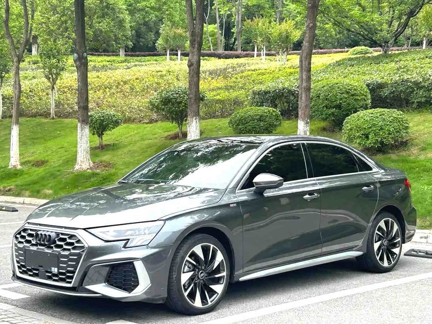 Audi A3 1.4 л 2023 г. Серебристо-серый, пробег 24000 км